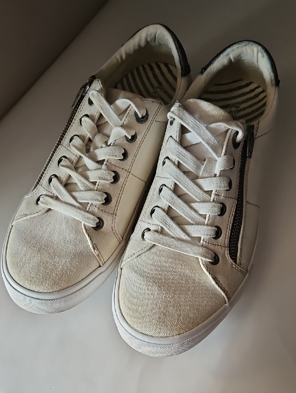 TAOS ECRU CANVAS SNEAKERS (NEW $125) Sz 9.5